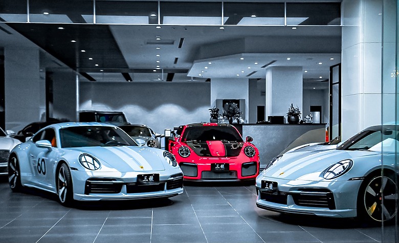 點我看大圖 在台灣,兩台相同選色相同內裝的911 Sport Classic同框機率是多少?