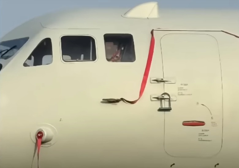 轟-6 門鎖 ?