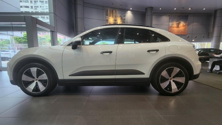 在高雄展間遇見Macan EV