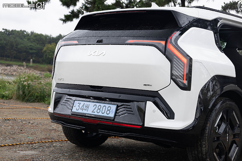 Kia EV3 韓國試駕｜重量級純電小休旅，宛如縮小版EV9真的很有料！