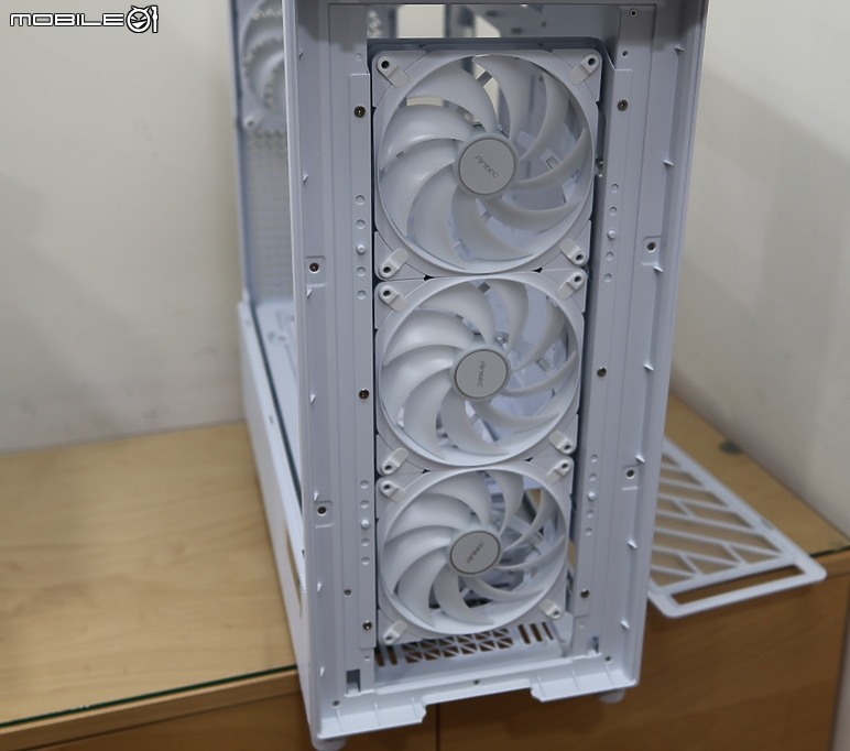 木紋風與金屬的結合 Antec FLUX PRO 開箱