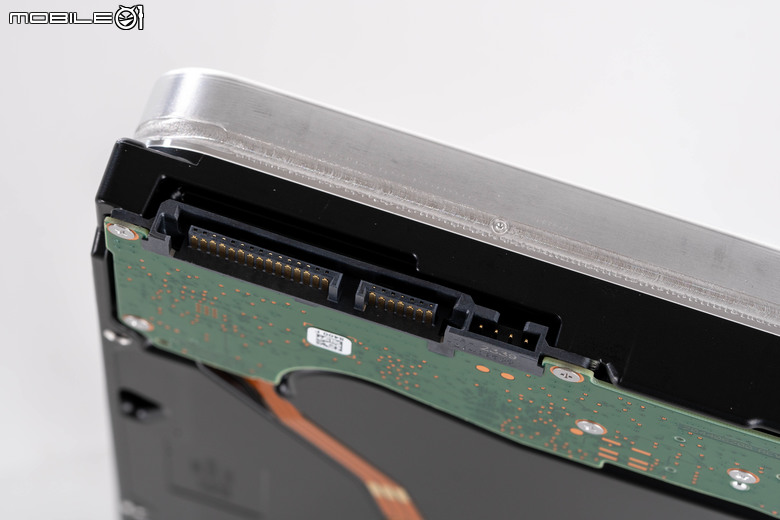 Seagate IronWolf Pro 24TB NAS 硬碟實測 以穩健姿態提供更大儲存空間