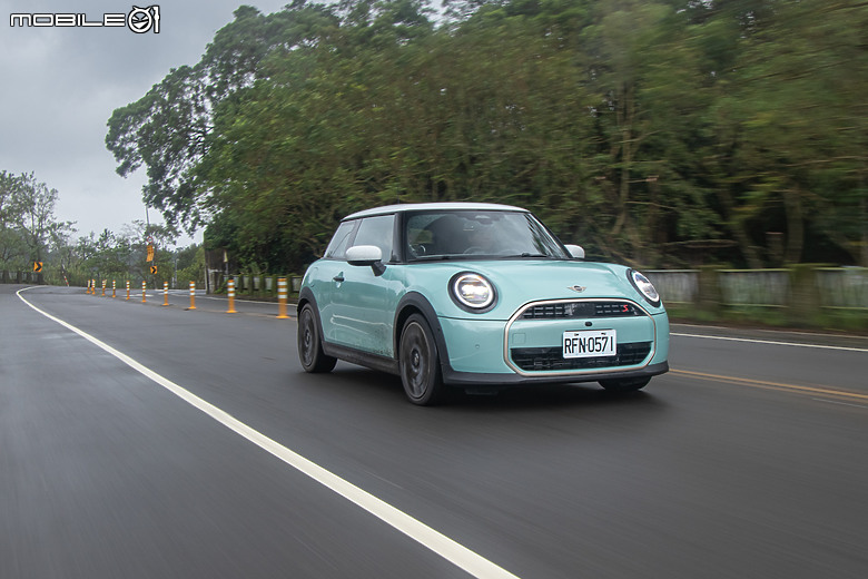 MINI Cooper S 大改款試駕|處處看得見改變,開起來一樣好玩!