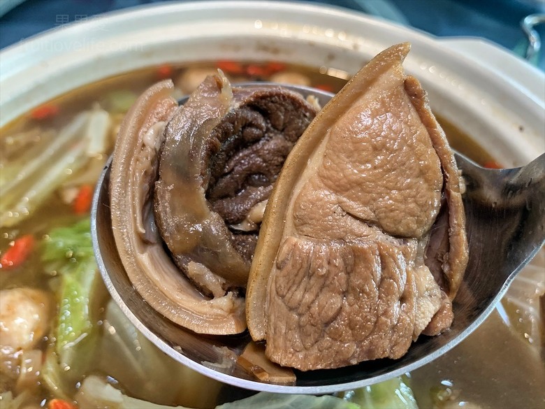 點我看大圖 是水產店也是海產店,餐廳以預約制訂餐,沒有固定菜單,餐點色香味俱全,絕不能錯過先滷後炸的香酥鴨