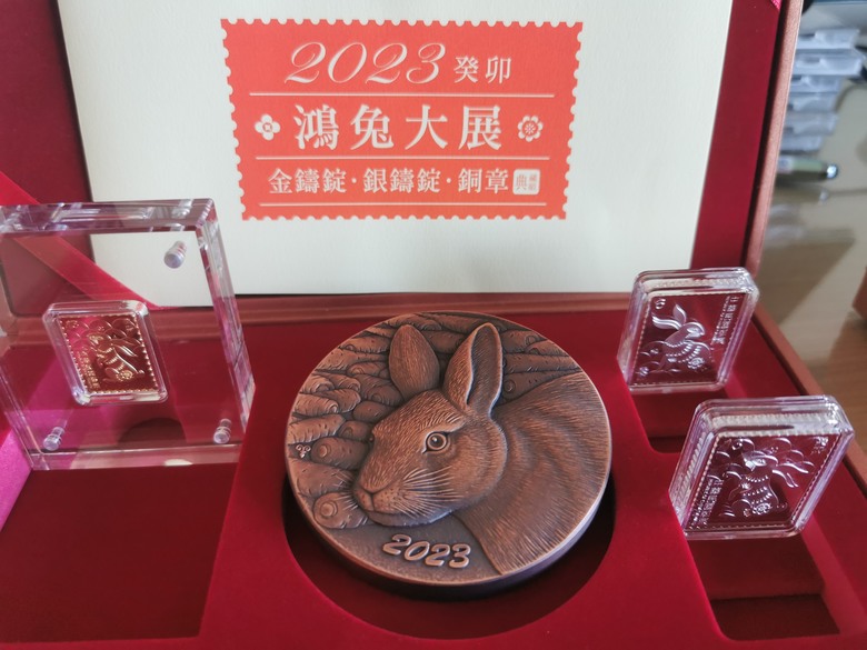 終於收集到六套了