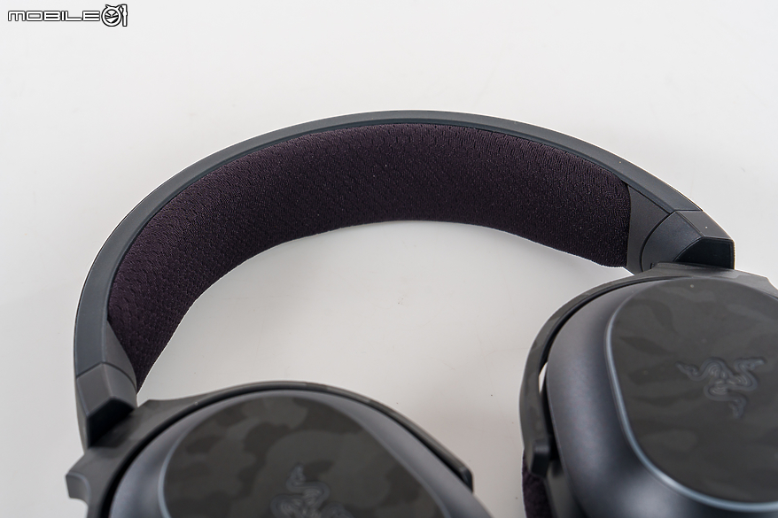 Razer BARRACUDA X CHROMA Black Edition｜炫彩自由切換音樂與遊戲聆聽情境