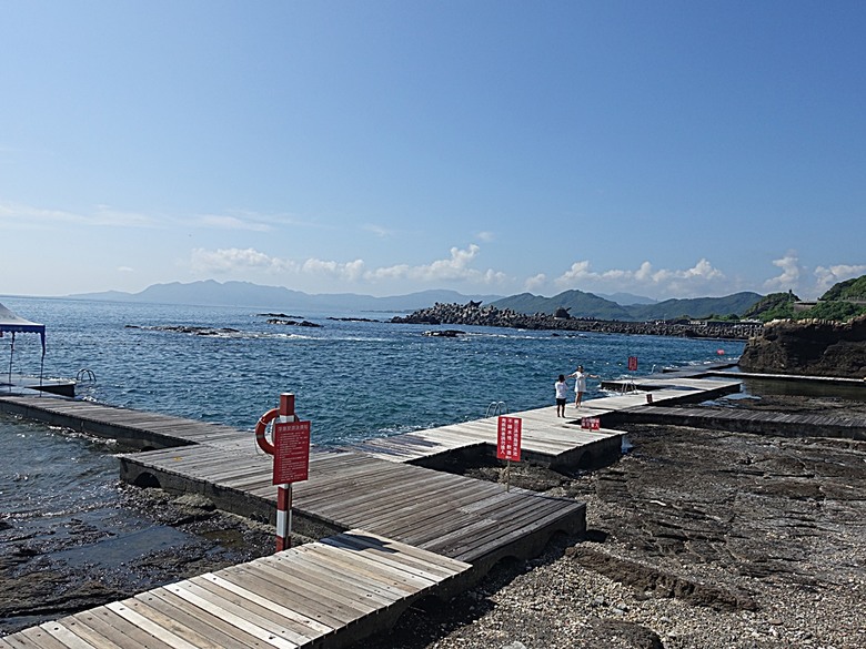 貢寮龍洞四季灣 與 瑞芳美食廣場 — 東北季風初彿,懷想東北角夏日海景與美食