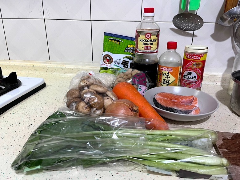我成功做出日式鮭魚炊飯了!