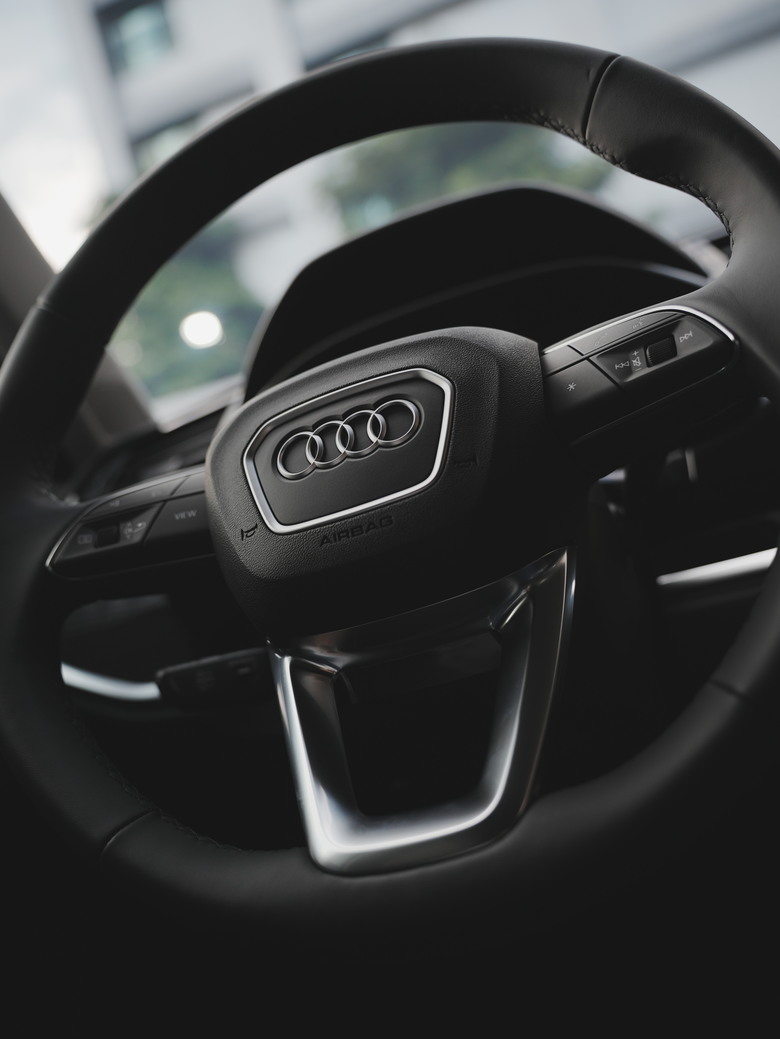 Audi Q3 35 TFSI｜金屬克洛諾斯灰 Chronos Grey Z7｜交車照分享