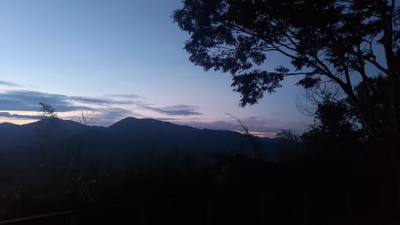 點我看大圖 【遊記】夸父逐日想跑贏太陽,大漠逐日是想看日出,阿里山國家森林遊樂區 (祝山線) - 大漠國渡