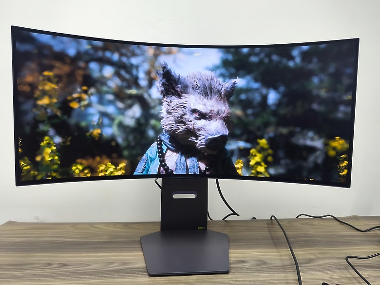 點我看大圖 前所未有的視覺體驗 LG UltraGear 34吋 OLED曲面螢幕開箱