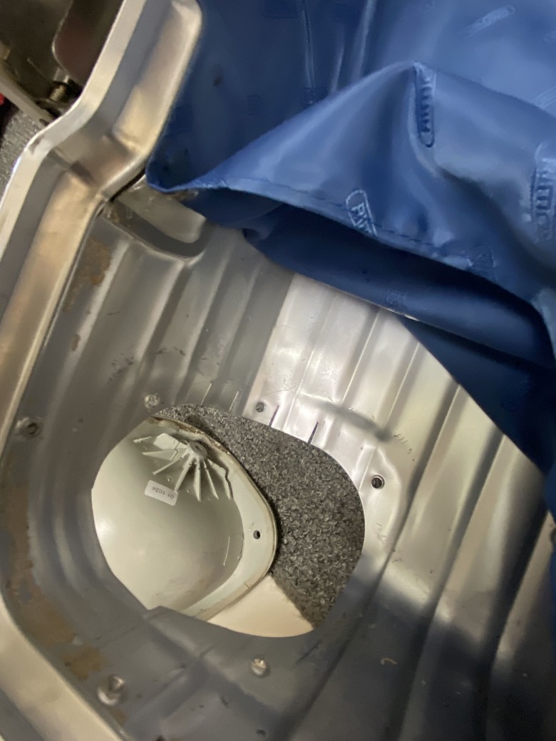 rimowa 輪子+輪子底座,自己更換,不專業分享。
