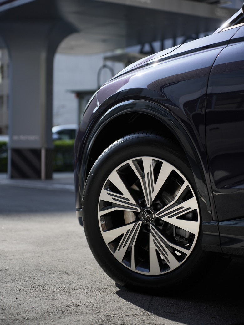 Audi Q4 e-tron 45 advanced｜金屬極光紫 Aurora Violet J6｜交車照分享