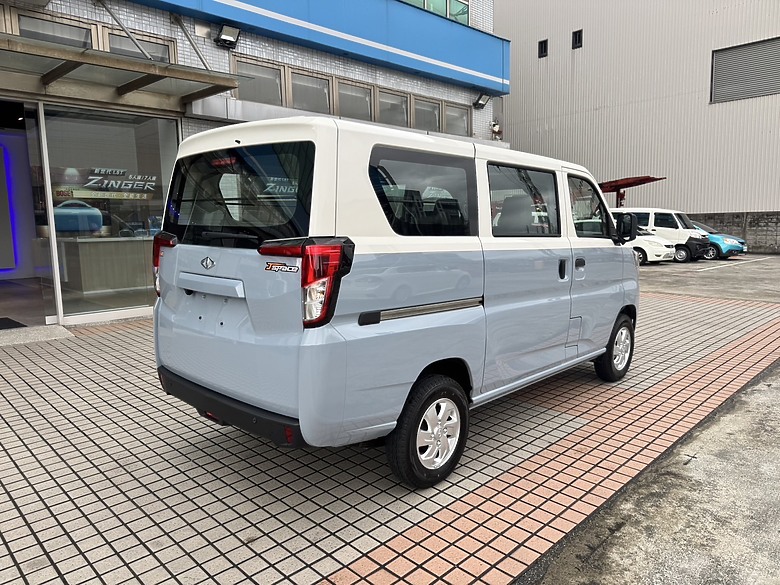 點我看大圖 new J-Space & TownAce VAN廂車內裝看法