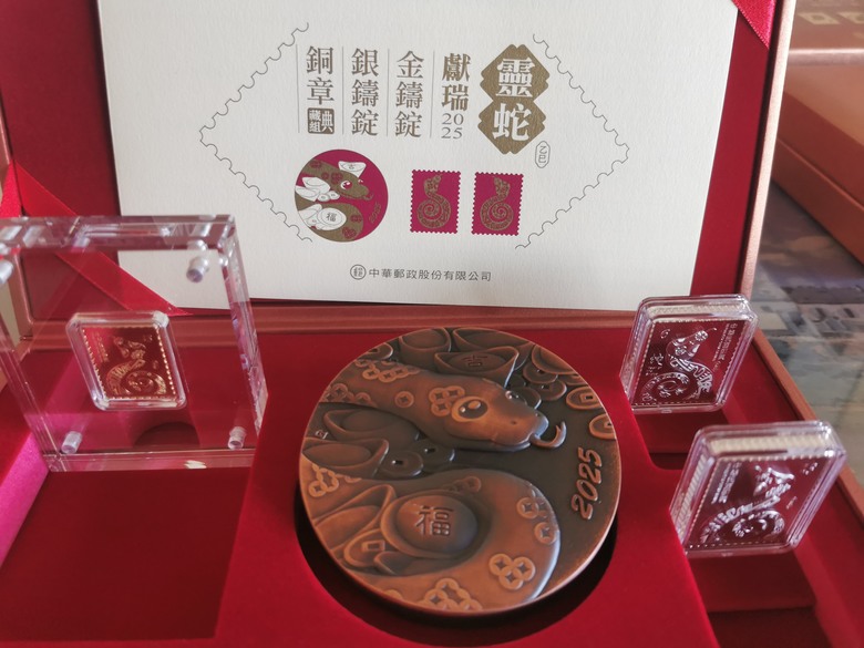 終於收集到六套了
