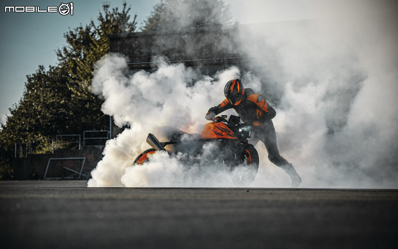 【國內新訊】KTM 990 DUKE 正式在台上市，建議售價63.8萬起！