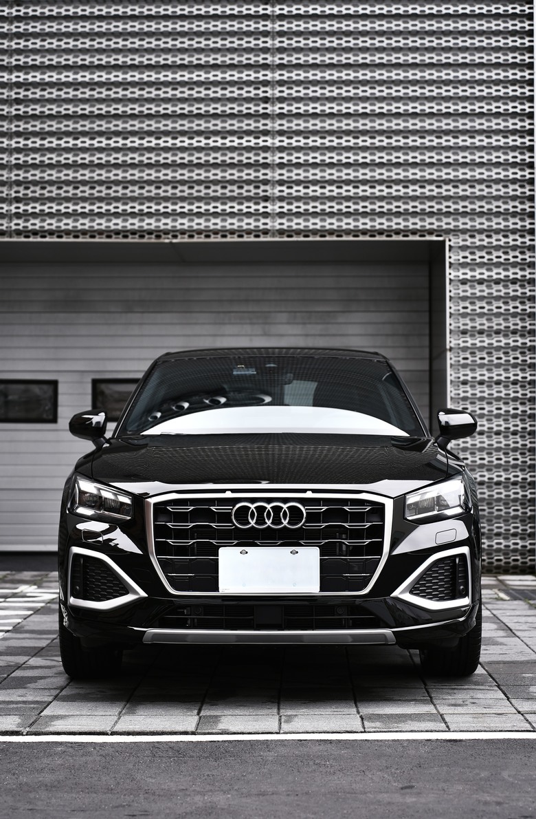 Audi Q2 35 TFSI advanced｜金屬神迷黑 Mythos Black 0E｜交車照分享