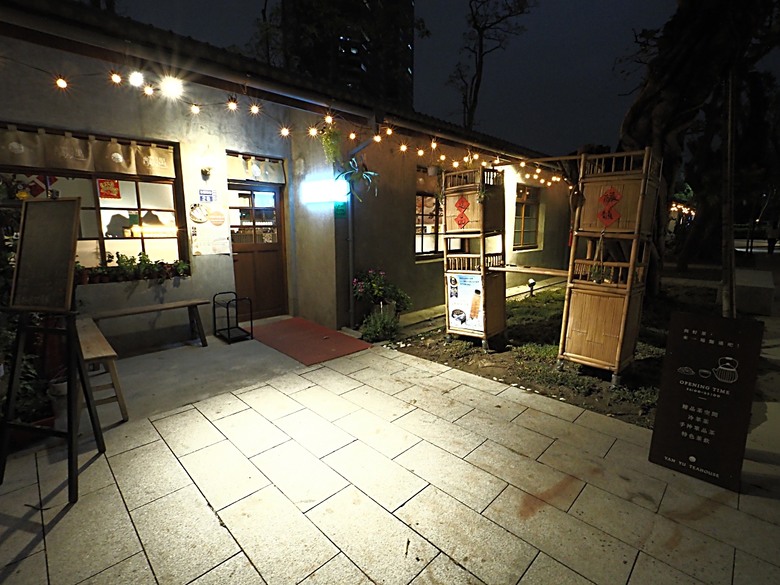 凹子底森林公園之【2024高雄萬聖節-大南瓜你搞怪一起嗨!】、王氏昆仲公園、前鎮之星、高雄捷運凱旋站【星太郎主題車站】、凹子底站【蜜柑站長xㄇㄚˊ幾兔主題車站】,附掛人氣餐廳「醉便宜(高雄延吉店)」 — 高雄捷運與江之電的聯名車站集章活動 — 讓紀念章帶路玩耍去(2)