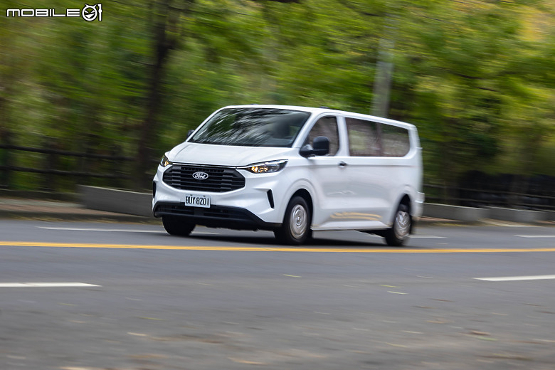 Ford Tourneo Custom 福特旅行家 Kombi Trend 六座試駕|同級少見對開尾門,載人載貨兩相宜!