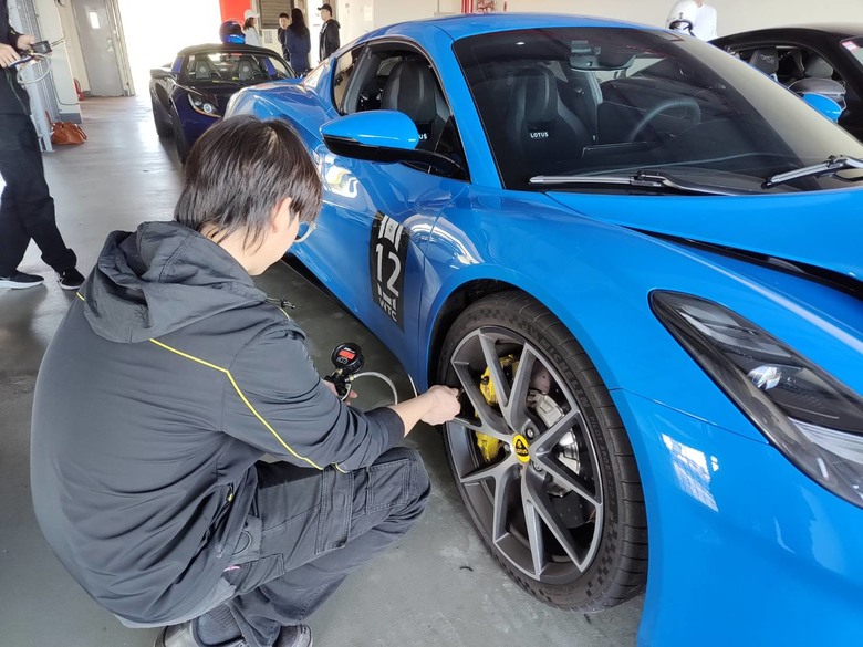 Lotus Emira 純原廠麗寶賽道首測：顏值、性能兼具的完美FunCar