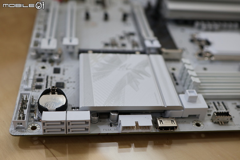 白的徹底 Z890 AORUS ELITE WIFI7 ICE 白色鷹神