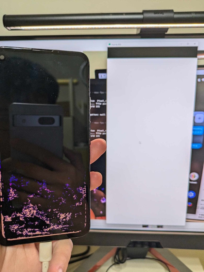 Pixel 4a 5G OLED 螢幕顯示異常