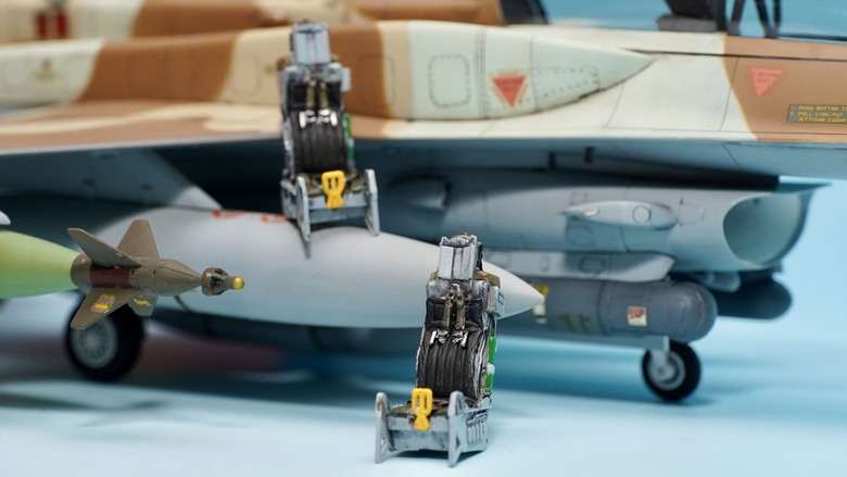 （模型製作）中東戰火持續 F-16I 出擊！