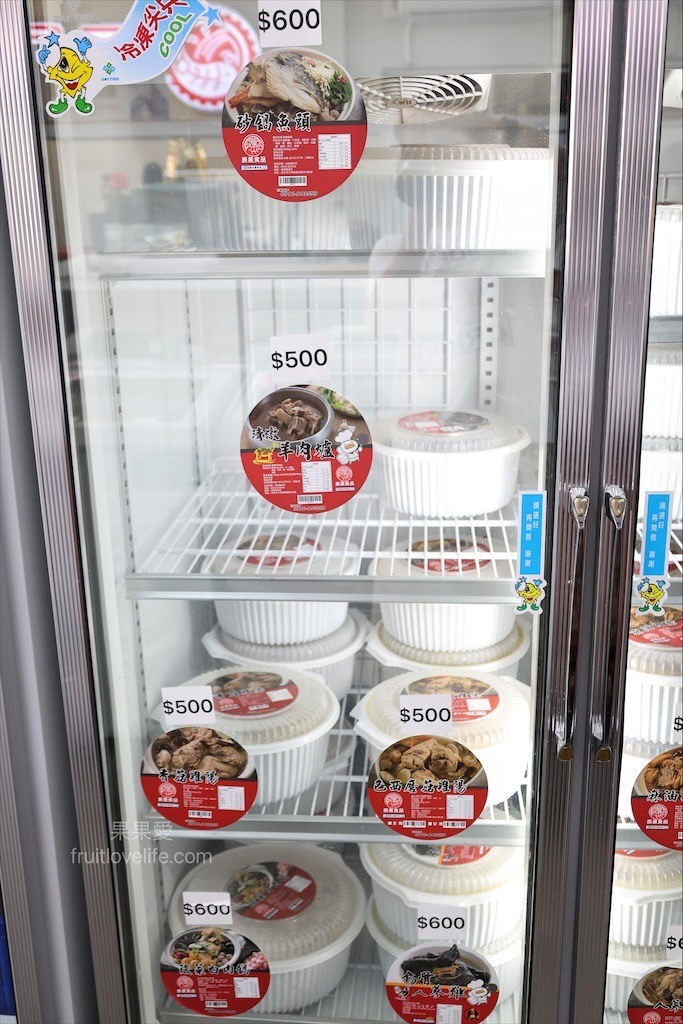 點我看大圖 是水產店也是海產店,餐廳以預約制訂餐,沒有固定菜單,餐點色香味俱全,絕不能錯過先滷後炸的香酥鴨