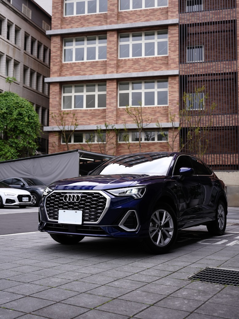 Audi Q3 Sportback 35 TFSI S line｜金屬星際藍 Navarra Blue 2D｜交車照片分享