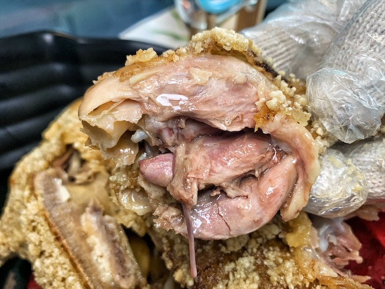 點我看大圖 是水產店也是海產店,餐廳以預約制訂餐,沒有固定菜單,餐點色香味俱全,絕不能錯過先滷後炸的香酥鴨