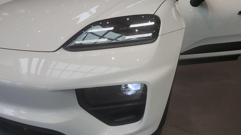 在高雄展間遇見Macan EV