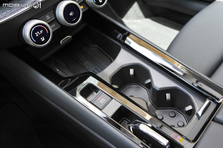 Škoda Superb 大改款捷克試駕|品牌旗艦持續升級、更有型且內外兼備!