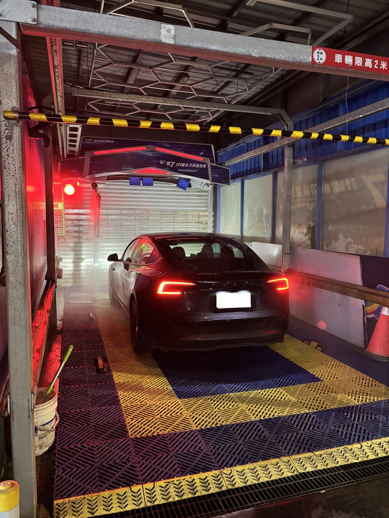 Tesla 夏夜漫遊趣