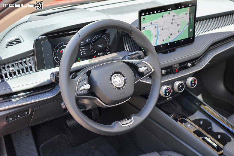 Škoda Superb 大改款捷克試駕|品牌旗艦持續升級、更有型且內外兼備!