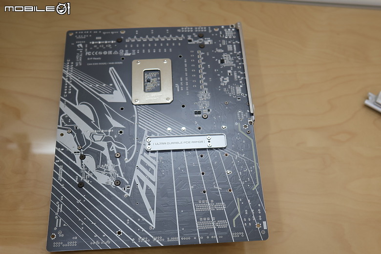 白的徹底 Z890 AORUS ELITE WIFI7 ICE 白色鷹神