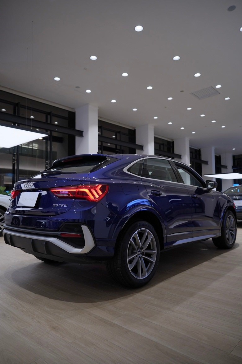 Q3 Sportback 35 TFSI S line 金屬星際藍 Navarra blue 2D