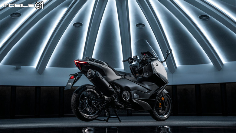 【海外新訊】Yamaha TMAX Tech Max小改發表！面部微整，彎道ABS導入！