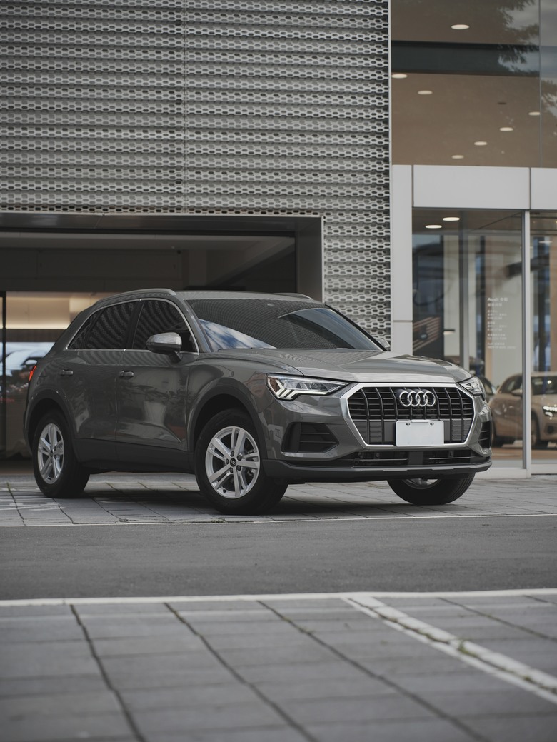 Audi Q3 35 TFSI｜金屬克洛諾斯灰 Chronos Grey Z7｜交車照分享