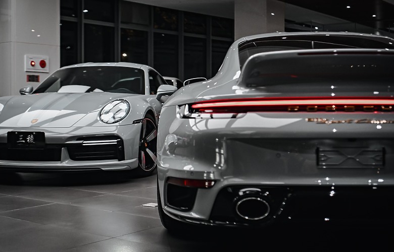 點我看大圖 在台灣,兩台相同選色相同內裝的911 Sport Classic同框機率是多少?
