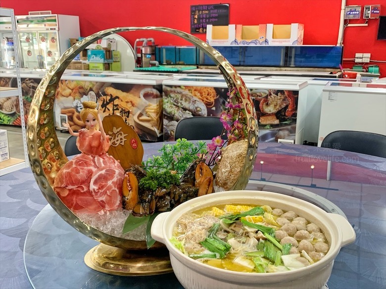 點我看大圖 是水產店也是海產店,餐廳以預約制訂餐,沒有固定菜單,餐點色香味俱全,絕不能錯過先滷後炸的香酥鴨