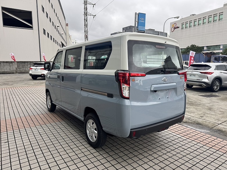 點我看大圖 new J-Space & TownAce VAN廂車內裝看法