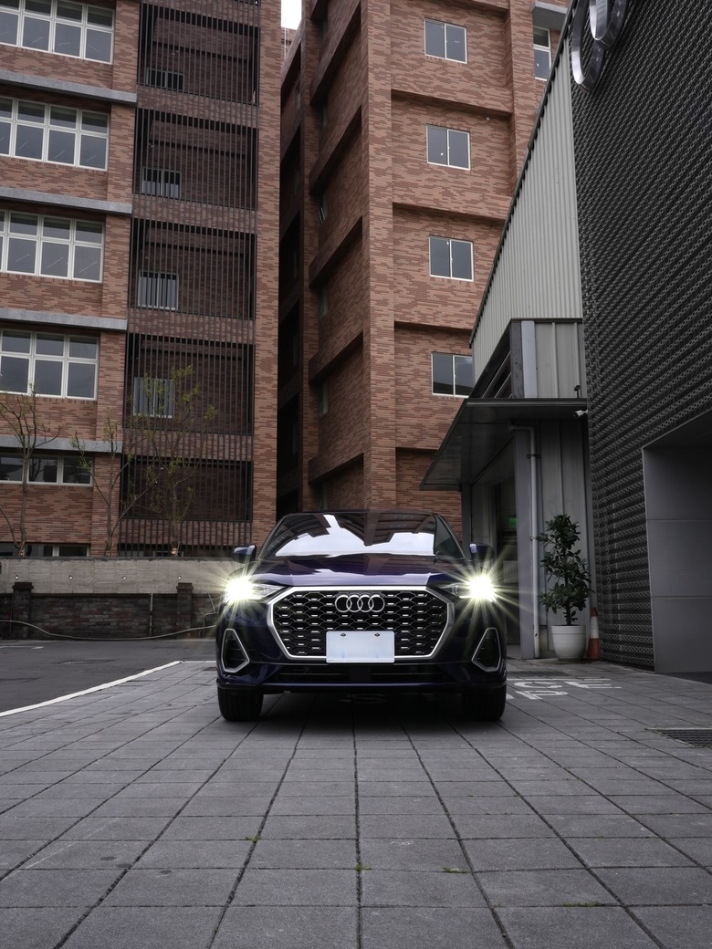 Audi Q3 Sportback 35 TFSI S line｜金屬星際藍 Navarra Blue 2D｜交車照片分享