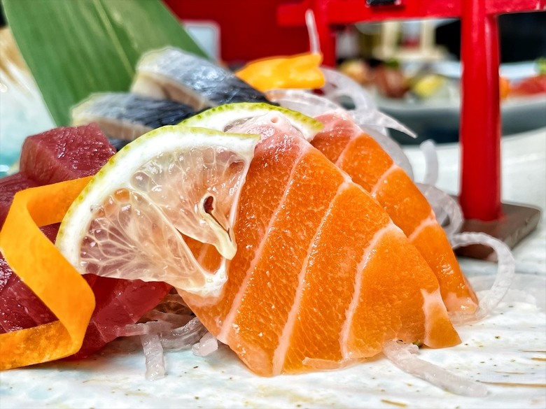 點我看大圖 是水產店也是海產店,餐廳以預約制訂餐,沒有固定菜單,餐點色香味俱全,絕不能錯過先滷後炸的香酥鴨