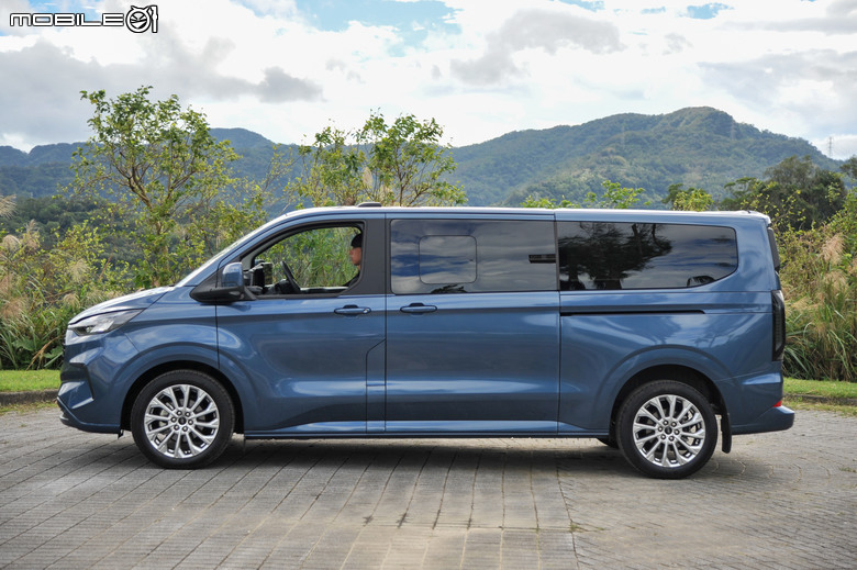 Ford Tourneo Custom 福特旅行家 Bus Titanium 8座試駕｜豐富的座椅機能、超大空間就是好用！