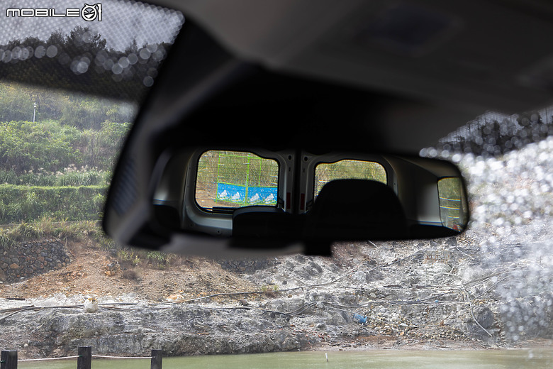 Ford Tourneo Custom 福特旅行家 Kombi Trend 六座試駕|同級少見對開尾門,載人載貨兩相宜!