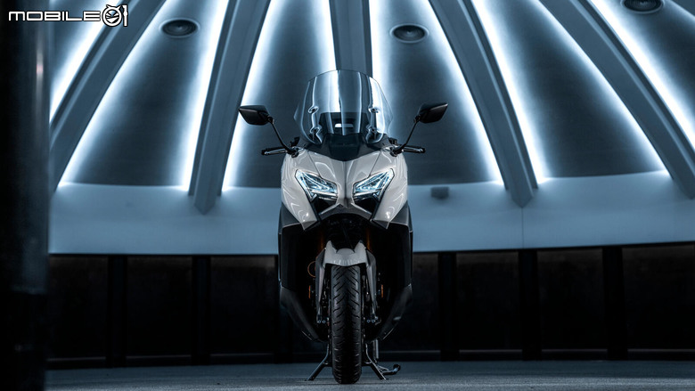 【海外新訊】Yamaha TMAX Tech Max小改發表！面部微整，彎道ABS導入！