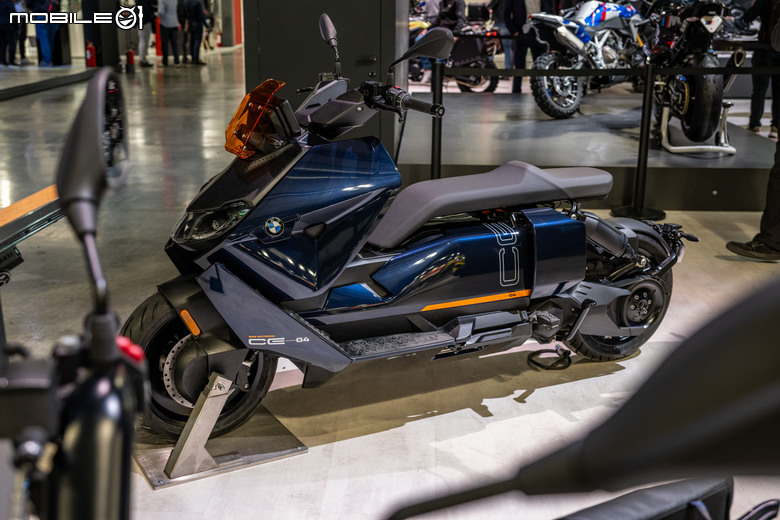 【2024 EICMA】BMW Motorrad回歸！二輪M Power傾巢而出，Rossi戰車驚喜現身！