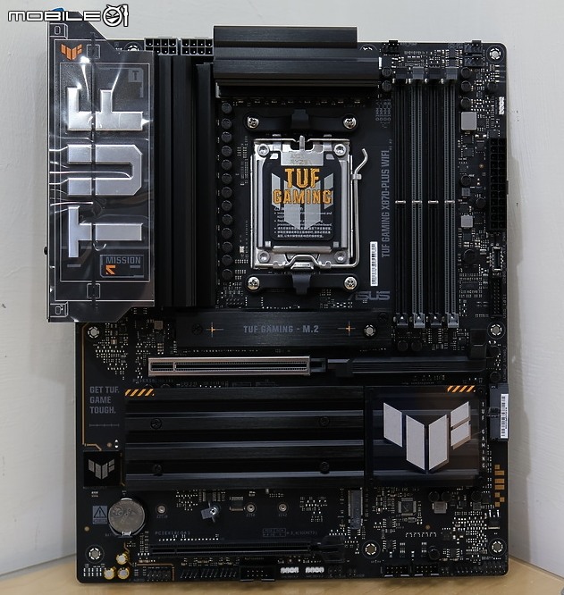 點我看大圖 軍規 TUF 雙 U4 導入 TUF GAMING X870-PLUS WIFI 開箱
