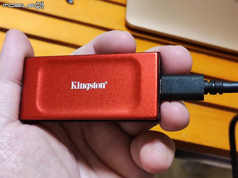 【 體驗分享 】就是快、就是穩、就是紅！ Kingston XS1000R 外接式固態硬碟超 Chill 試用！