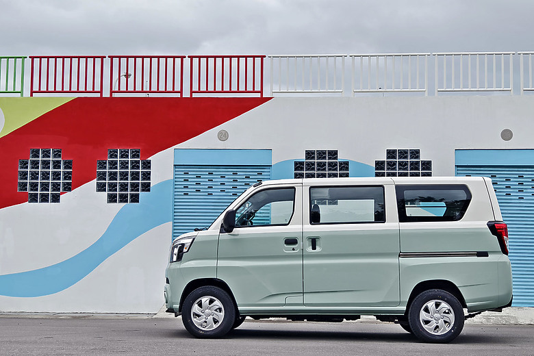 點我看大圖 new J-Space & TownAce VAN廂車內裝看法